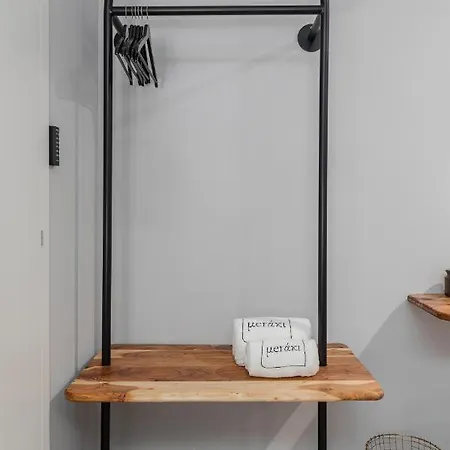 μerάκι Aristotelous Sq *